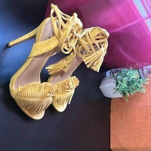 Yellow sandals w heels